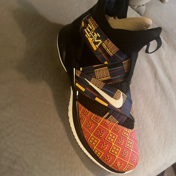 NIKE LEBRON SOLDIER PLAYER PROMO SAMPLE BHM BLACK HISTORY MONTH PROMO SAMPLE 16 - Picture 3 of 6